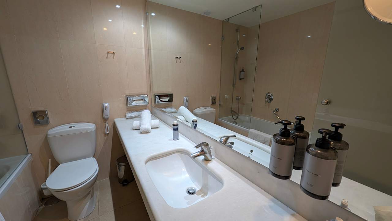 Zimmer Apollonia Beach Resort & Spa