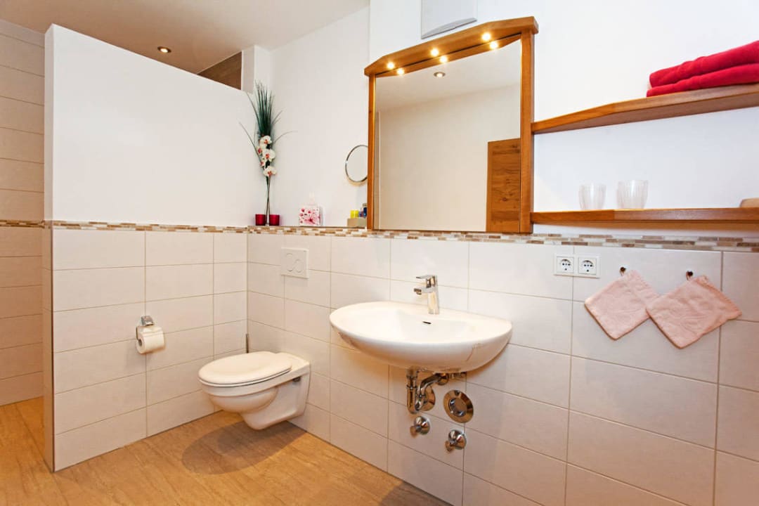 Badezimmer Ferienwohnung Kampenwand Thaurerhof