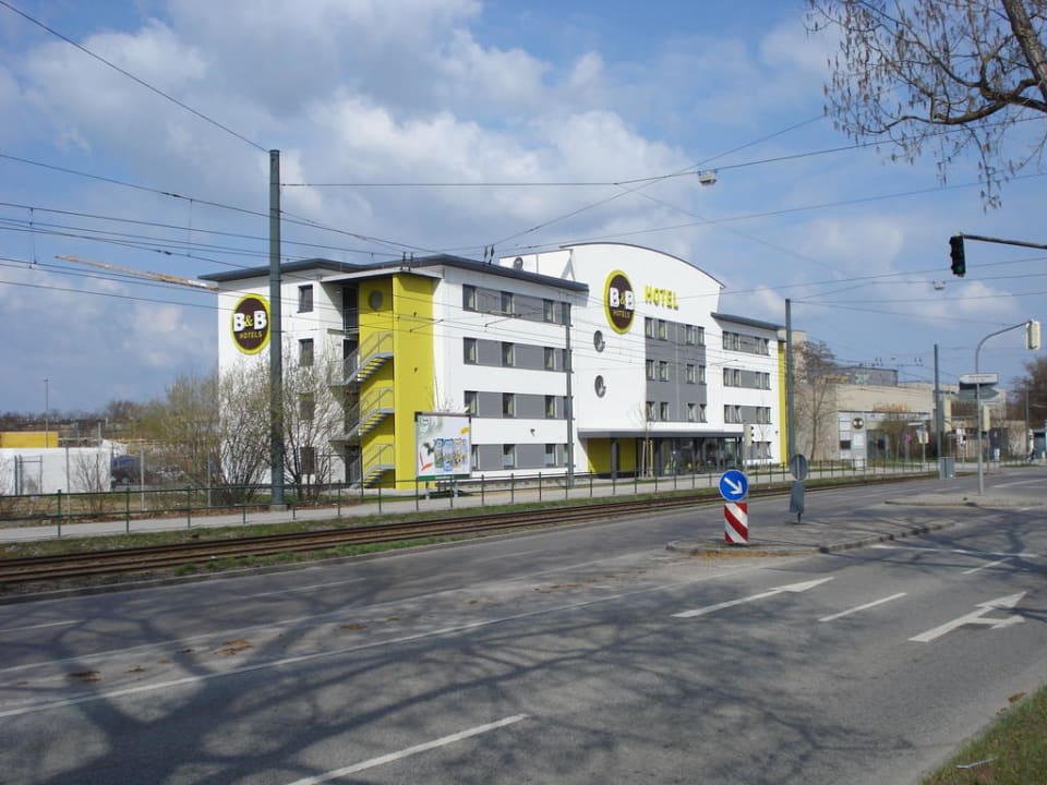 Freistehende Lage B&B Hotel Augsburg-Süd