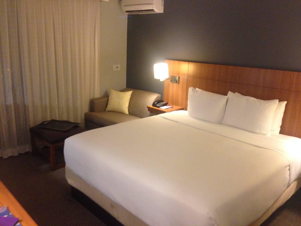 Kingsize Bed Hotel Hyatt Place Waikiki Beach