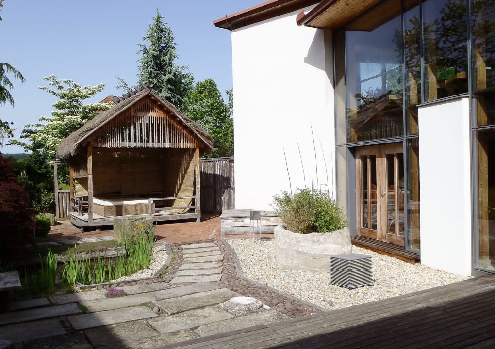 Ruhegarten mit Liegen Ayurveda Resort MANDIRA