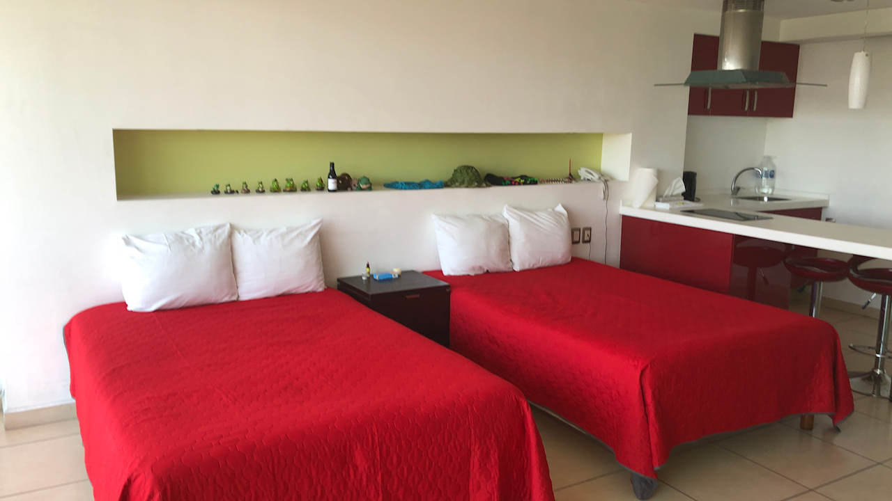 Zimmer Ramada by Wyndham Acapulco Hotel & Suites
