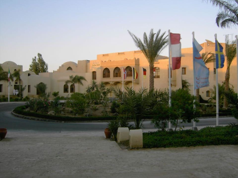 Eingang Three Corners Rihana Resort Deluxe