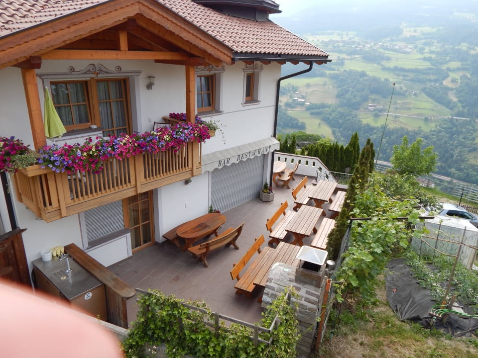 Hier wird freitags gegrillt Hotel Pension Gasser