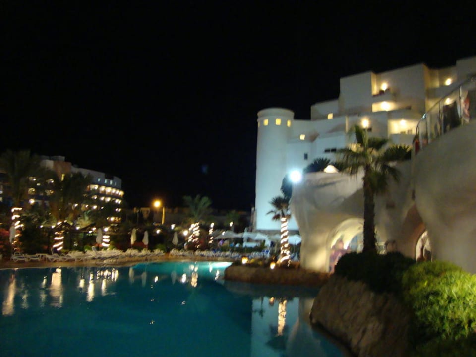 Hotel bei Nacht db San Antonio Hotel + Spa