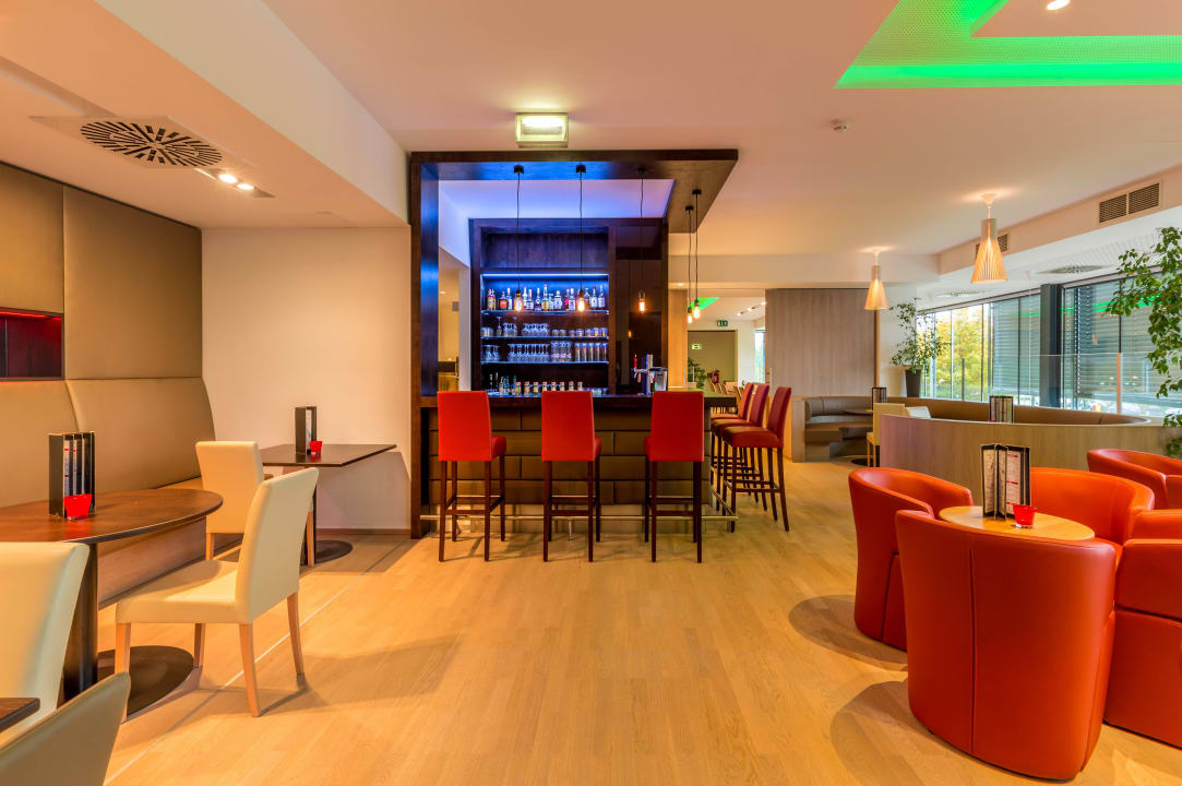 Hotelbar & Lounge All In Red Thermenhotel