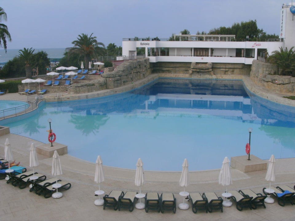 Ralaxpool mit Blick auf Havanabar und Baia Monachus Family Resort Sorgun