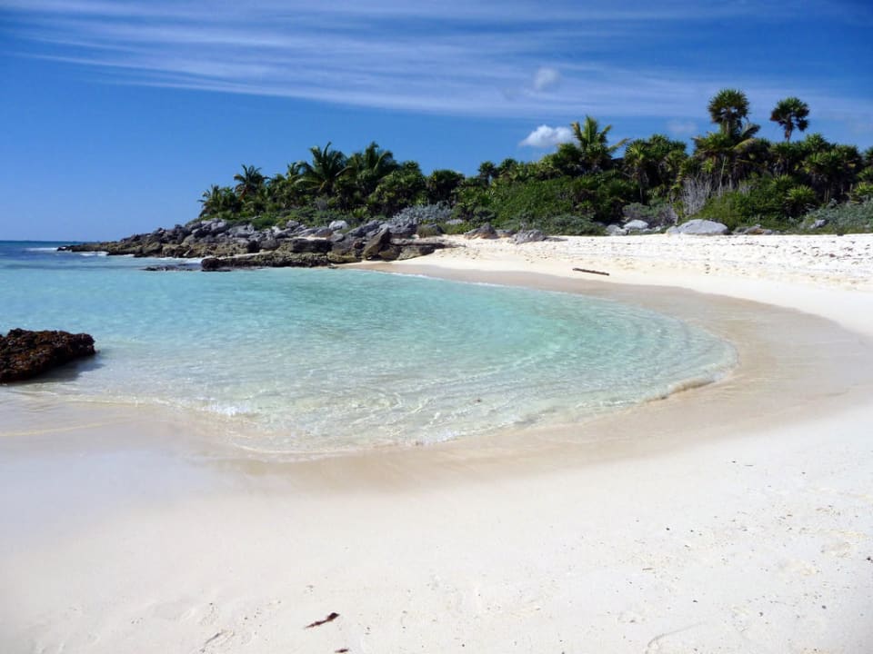 Am rechten Ende des Strandes Hotel Riu Tequila