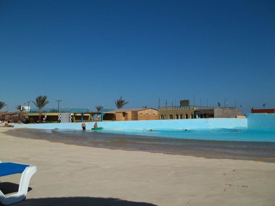 Sztuczna plaża z falą Hotel Titanic Palace