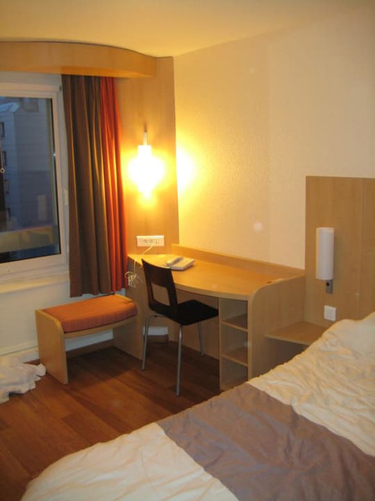 Bett / Schreibtisch Hotel Ibis Paris Tour Eiffel