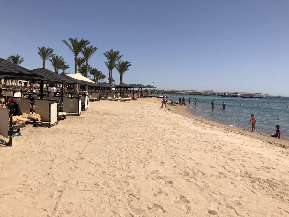 Steigenberger Aqua Magic Strandbereich -> abfallender Strand Steigenberger Aqua Magic