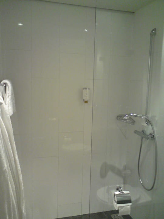 Große Dusche Four Points by Sheraton Panoramahaus Dornbirn