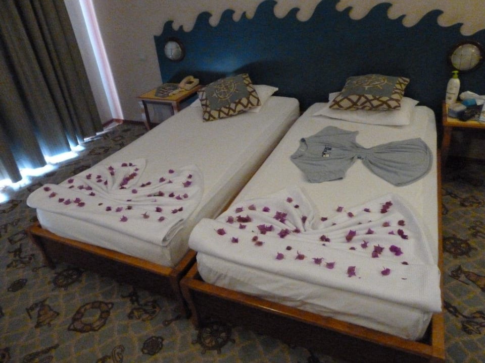 Die Betten sind oft extra schön hergerichtet Hotel Grand Side