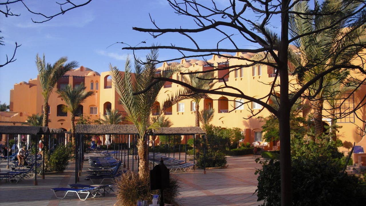 Sonnenuntergang am Poolbereich Jaz Makadi Oasis Resort