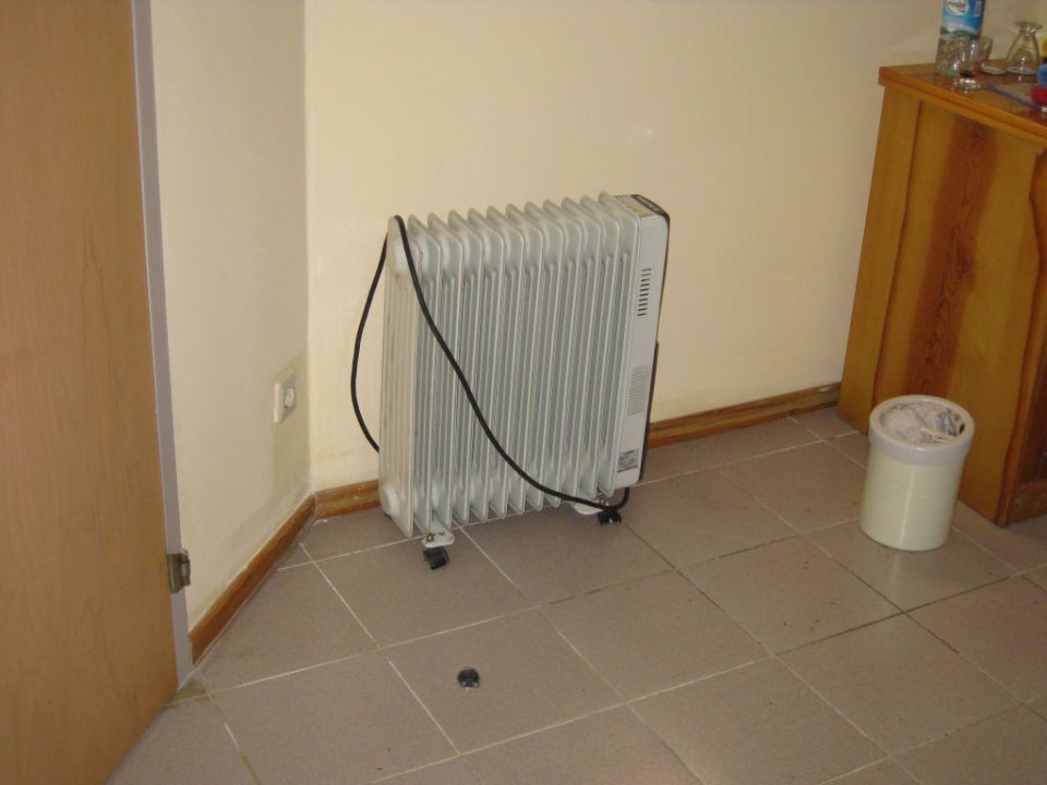 Statt Klimaanlage ein Radiator für 2 Zimmer Sunrise Resort Hotel