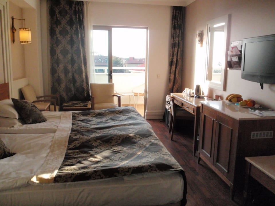 Z2445 Alba Queen Hotel