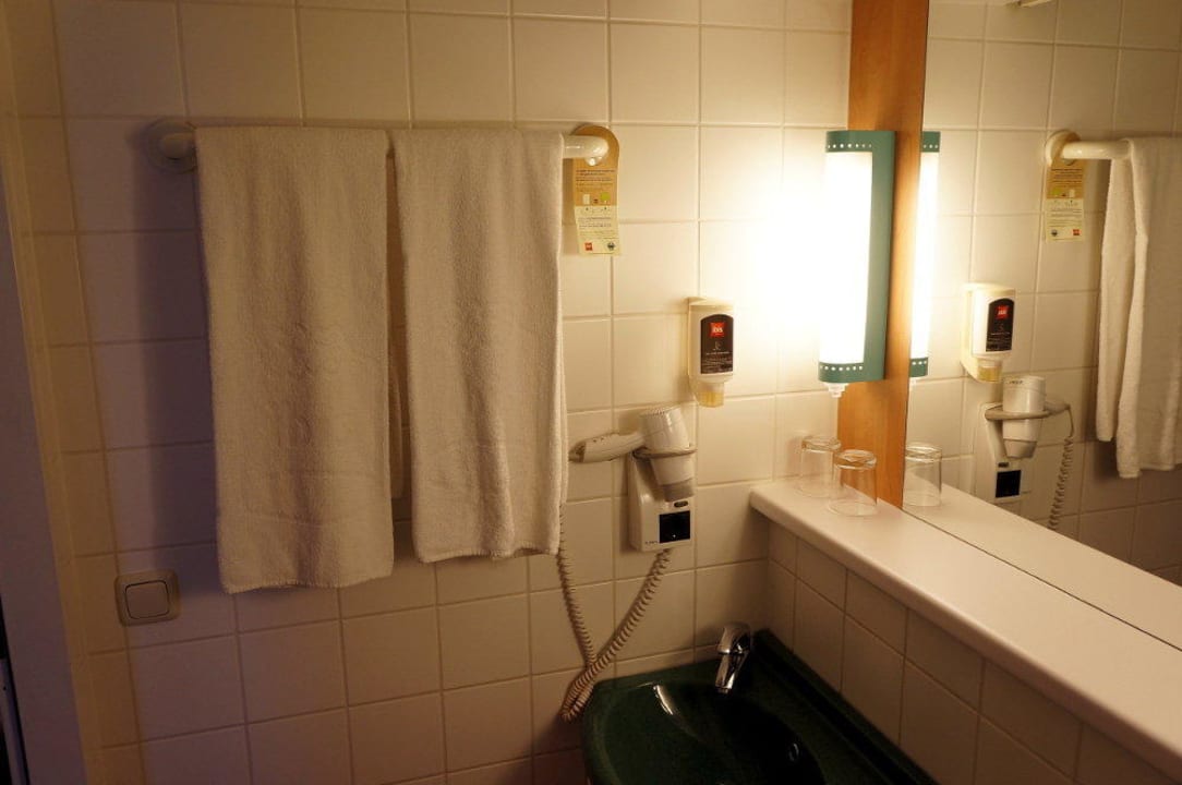 Bathroom Hotel Ibis Linz City