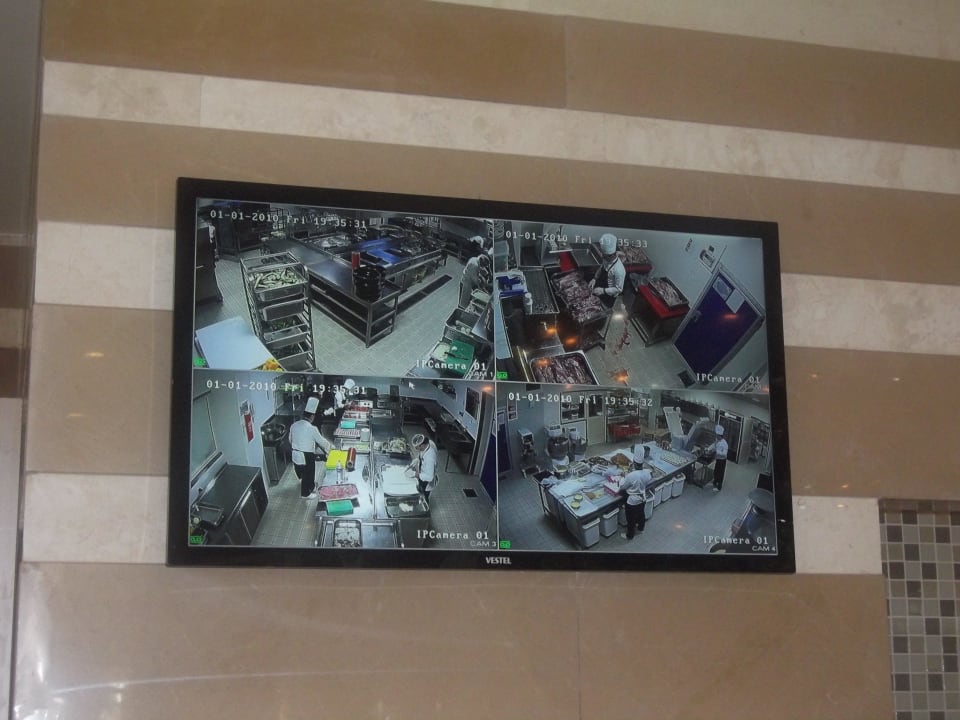 Monitore mit Einsicht in alle Abt. der Küche Diamond Excellence Resort & Spa