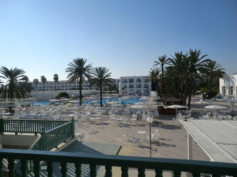 Ausblick vom Restaurant über die Poolanlage El Mouradi Club Kantaoui