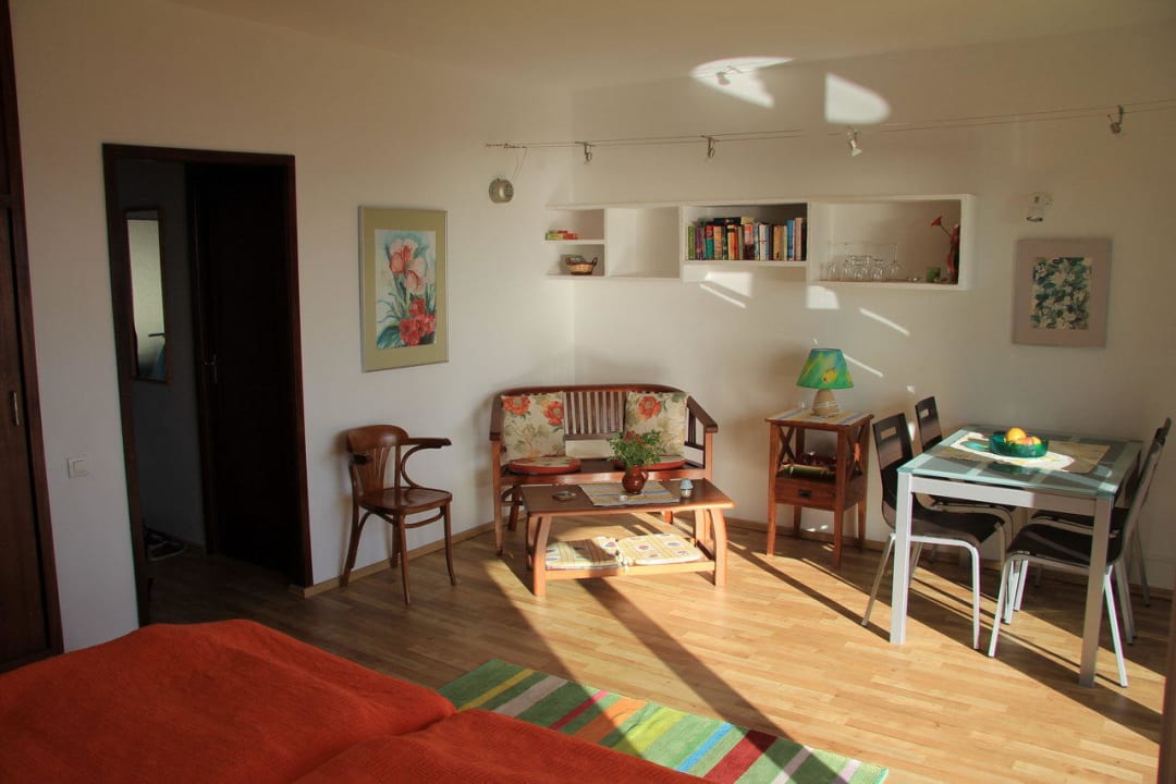 Wohn- und Esszimmer im 2. Stock Apartamentos Miranda