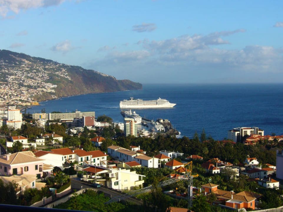 Blick auf Hafen Hotel Madeira Panoramico