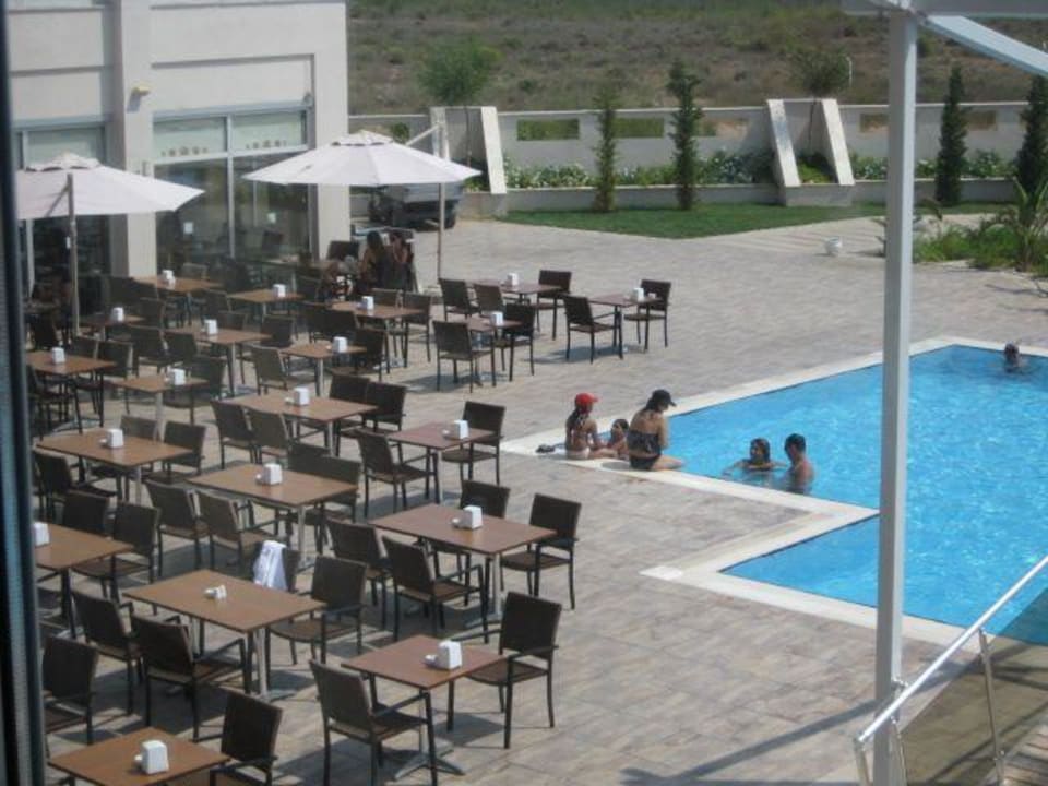 Außenansicht des Restaurants Saturn Palace Resort Hotel