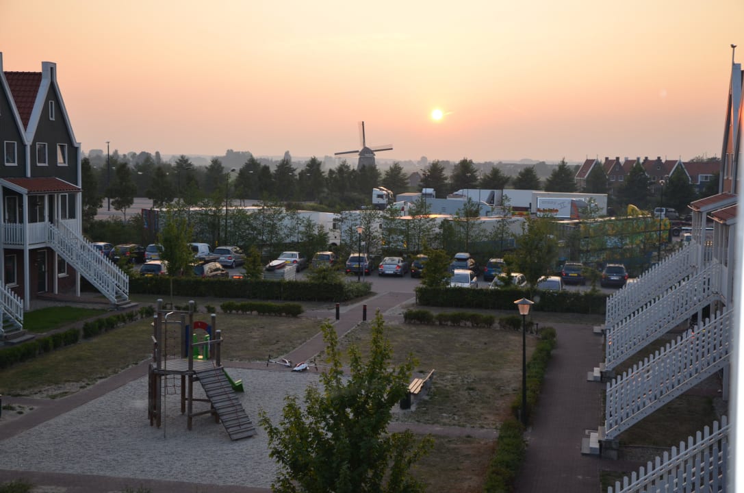 Ausblick aus dem Zimmer Richtung Mühle Roompot Marinapark Volendam
