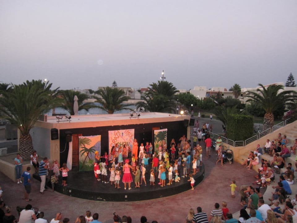 Kinderdisco in der Arena Kipriotis Village Resort
