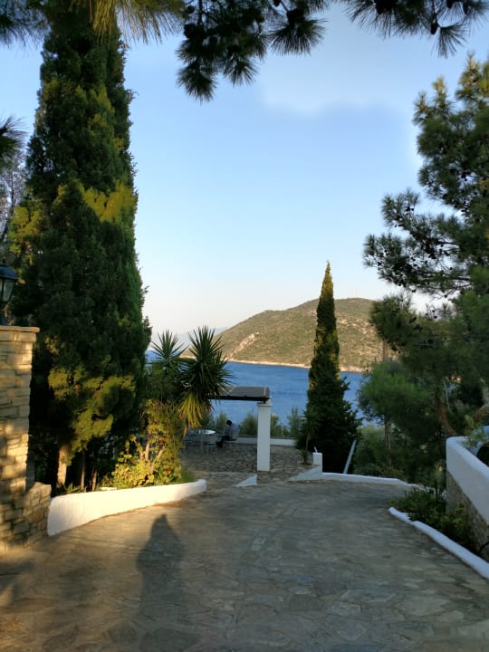 Gartenanlage Kerveli Village Hotel