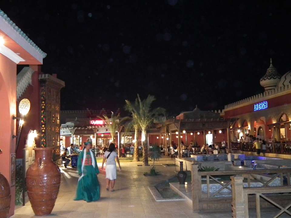 Włoska i Orientalna w tle  Pickalbatros Alf Leila Wa Leila Resort - Neverland Hurghada