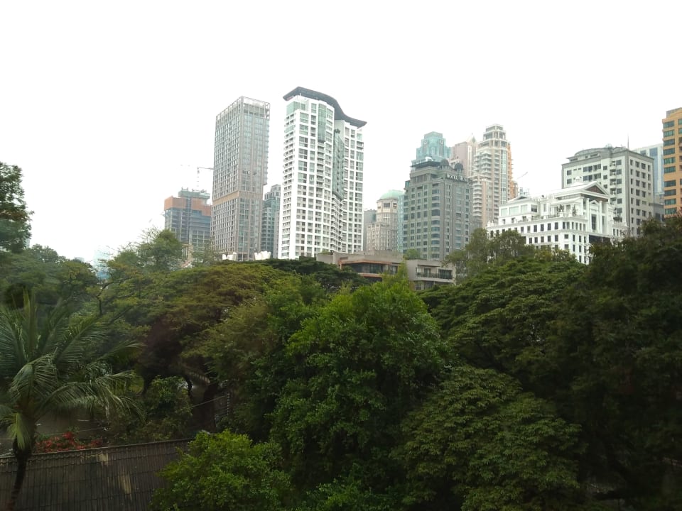 Blick aus dem fünften OG nach Süden über den Park Hotel Bliston Suwan Park View