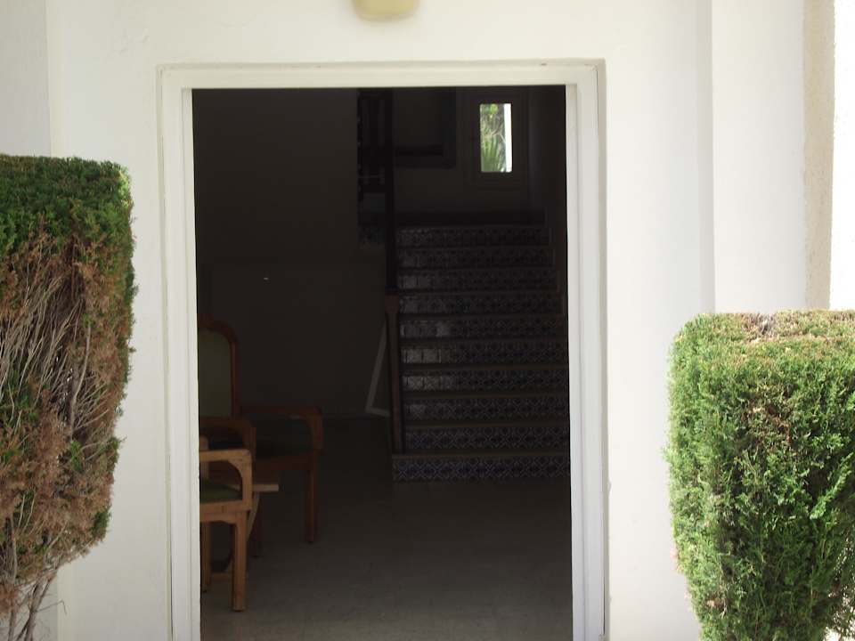 Eingang zu einem Bungalow Alassio Hotel and Thalasso