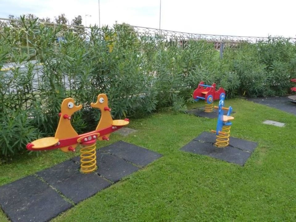 Garten mit Spielplatz Hotel Residence Relais Du Lac