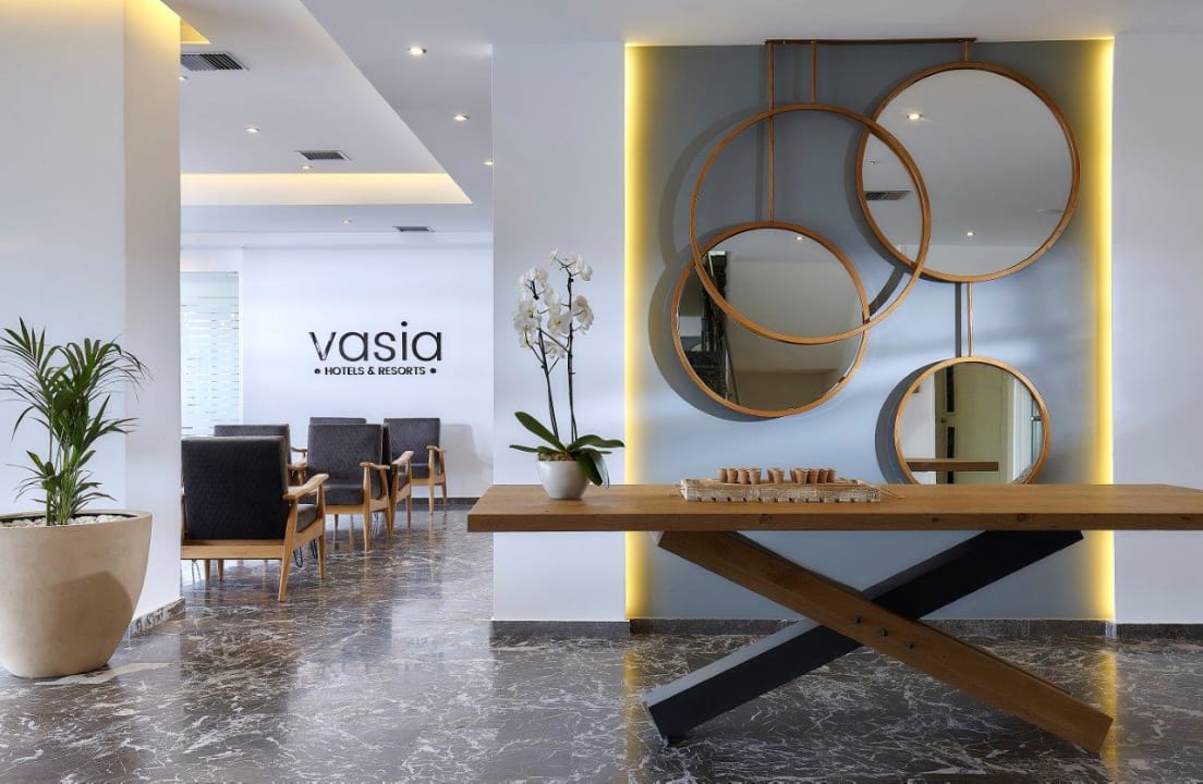 Lobby Vasia Royal Hotel