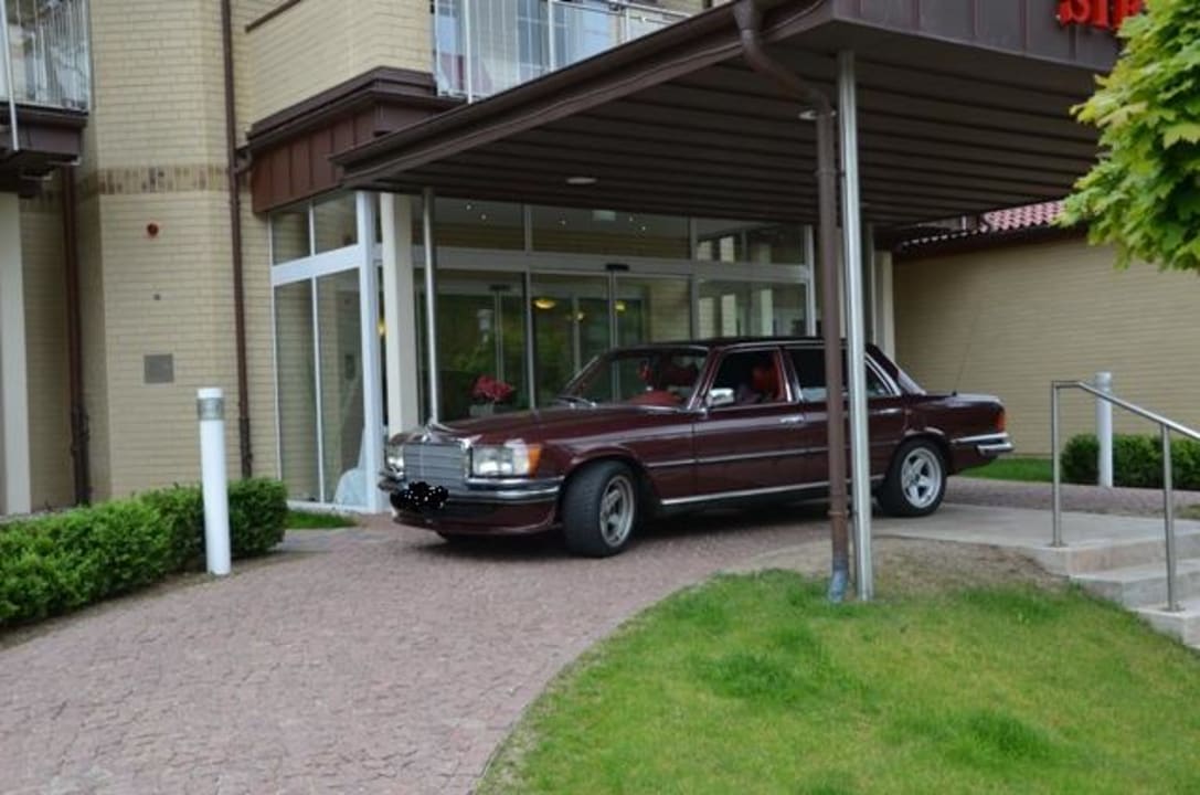 Anfahrtsbereich/Eingang Strandhotel Strandhotel Grömitz