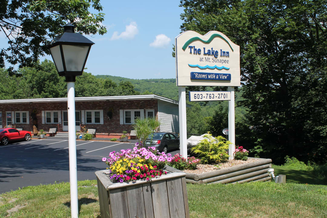 Entrance  Hotel The Lake Inn at Mt. Sunapee