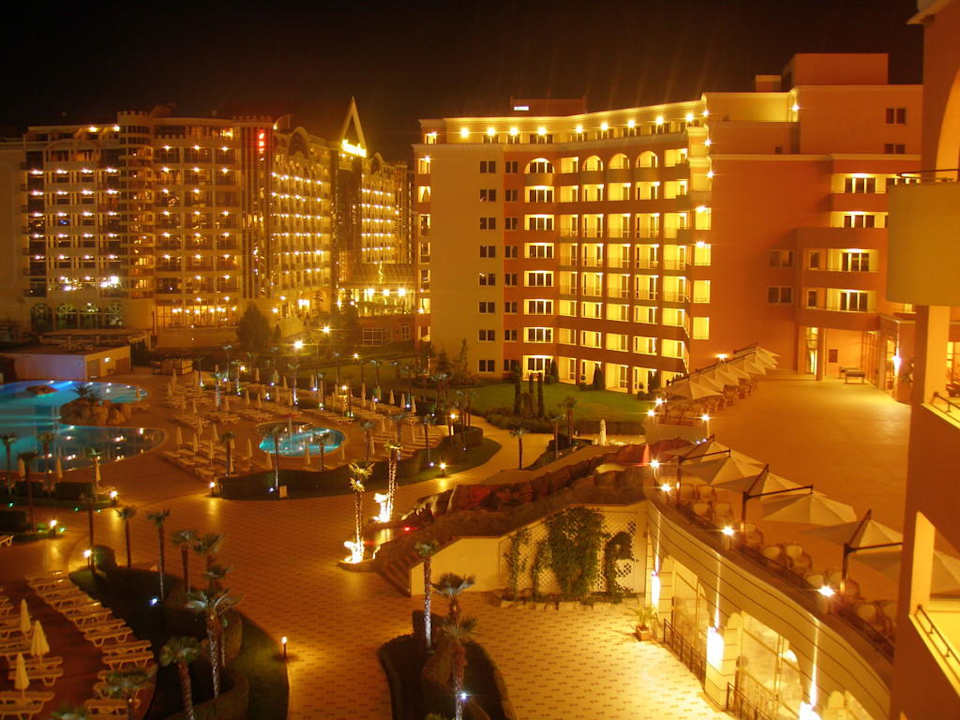 Ale widok hotelu w nocy to było coś DIT Majestic Beach Resort