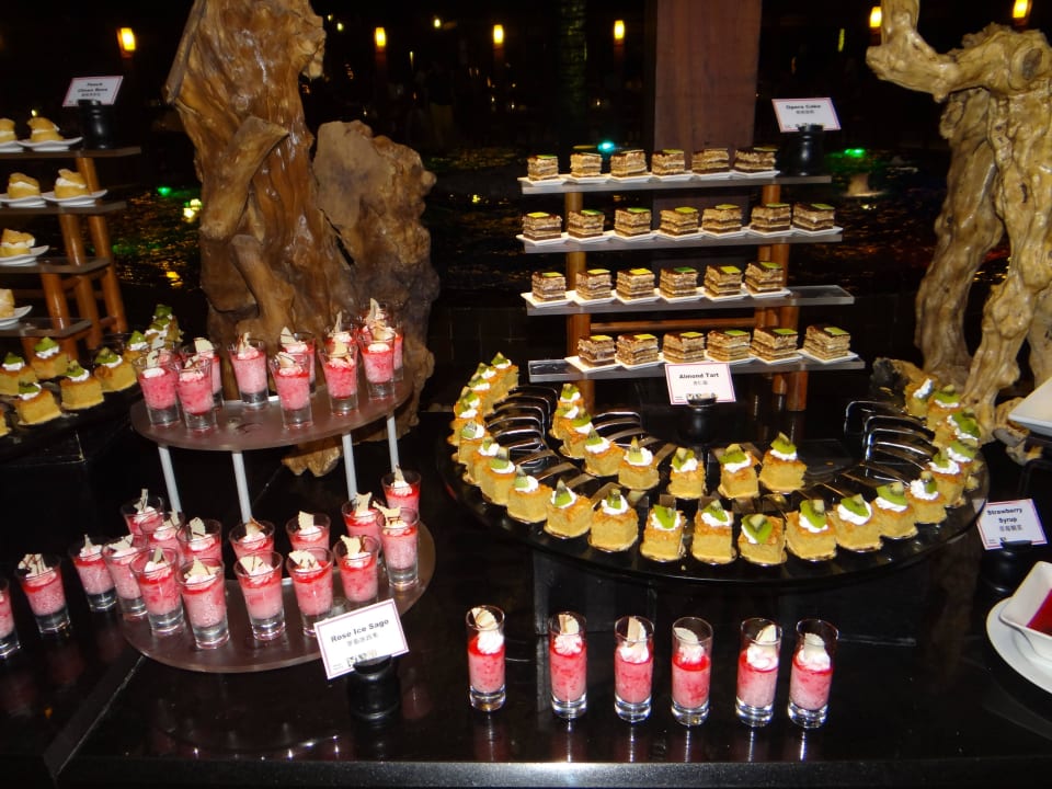 Büffet Meeru Maldives Resort Island