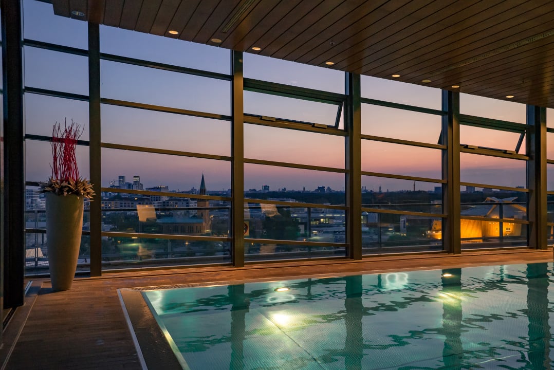 Pool Grand Hyatt Berlin