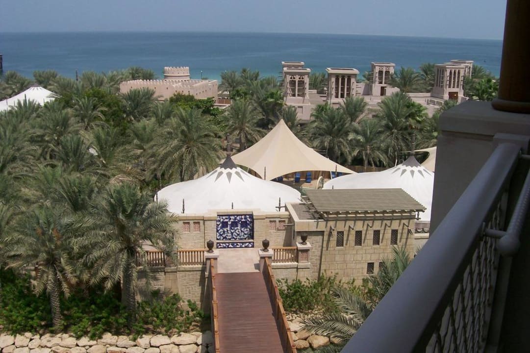 Blick auf den Kids - Club mit  kleinem Pool Jumeirah Al Qasr
