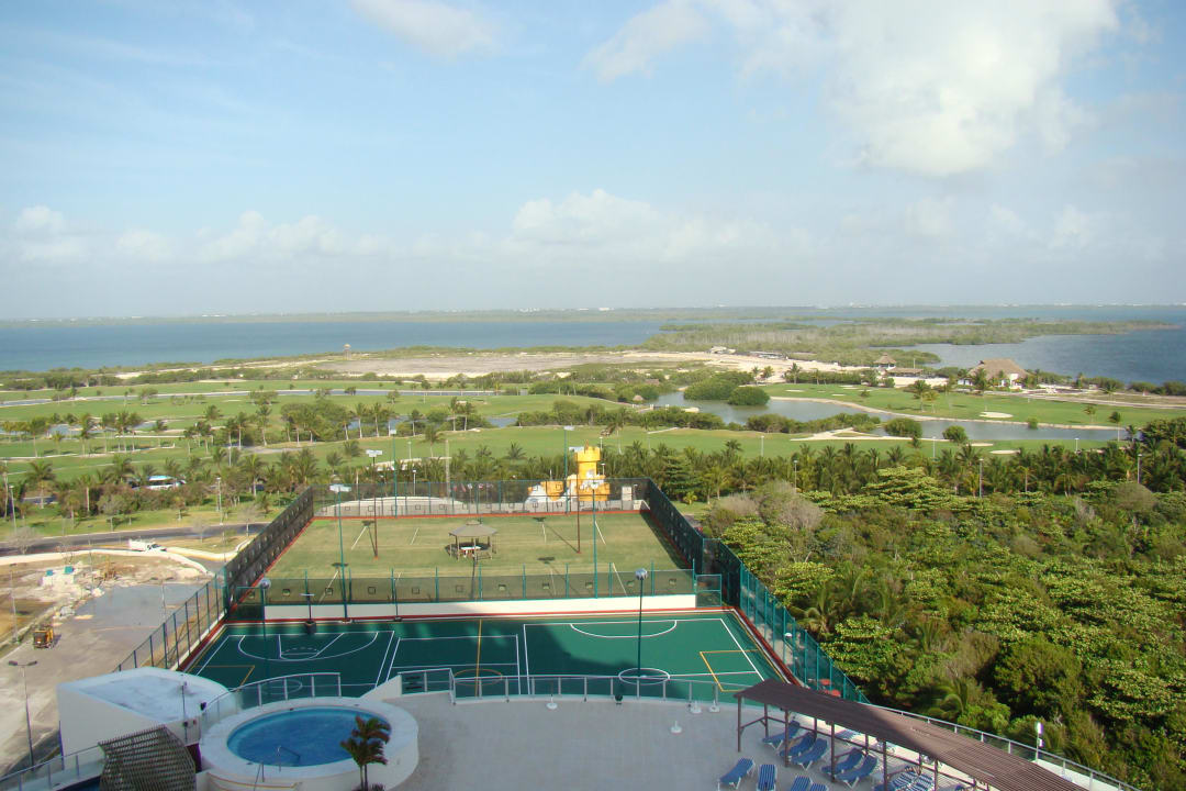 Widok z wielkiego łoża Seadust Cancun Family Resort