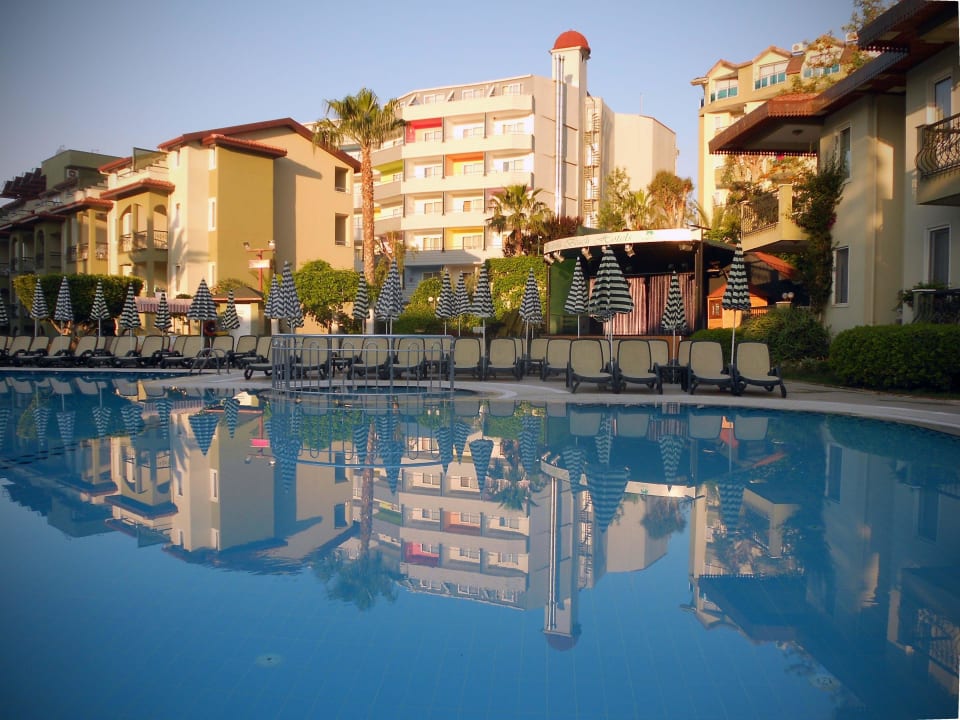 Vordem Frühstück am Pool Hotel Gardenia Beach