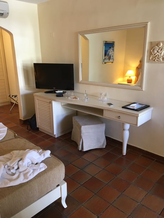 Zimmer Alexander Beach Hotel & Village Resort