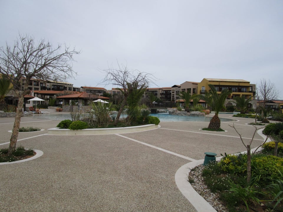 Pool & Garten The Westin Resort Costa Navarino