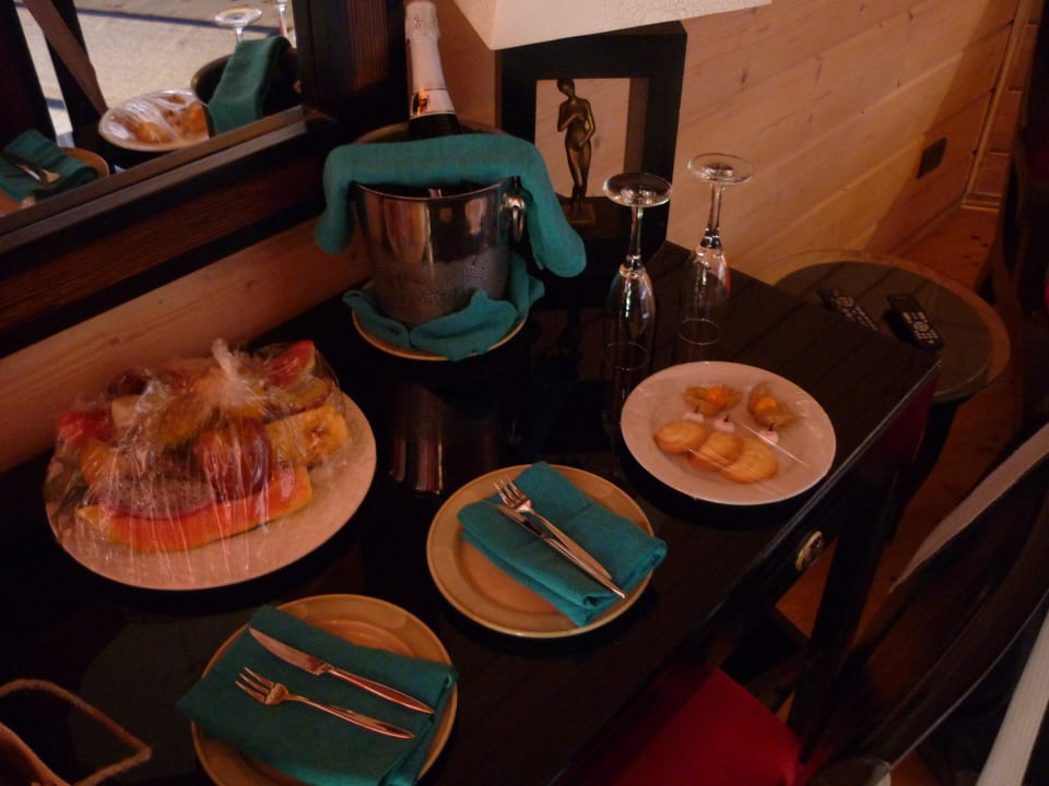 Sekt und Obstkorb Komandoo Island Resort & Spa - Adults only