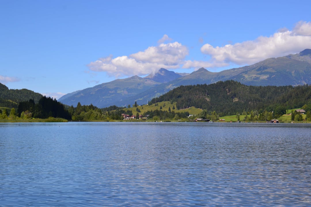 Mit den hoteleigenen Ruderboot unterwegs Hotel Wiesenhof direkt am Weissensee