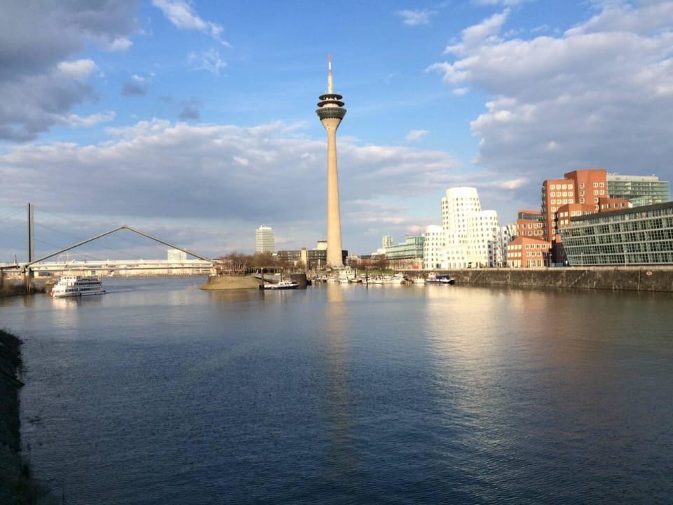 Blick vor dem Hotel Hotel Hyatt Regency Düsseldorf