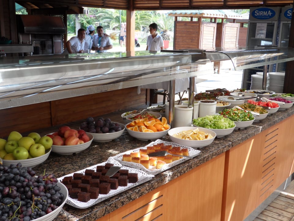 Mittagessen an der Strandbar Side Breeze Hotel