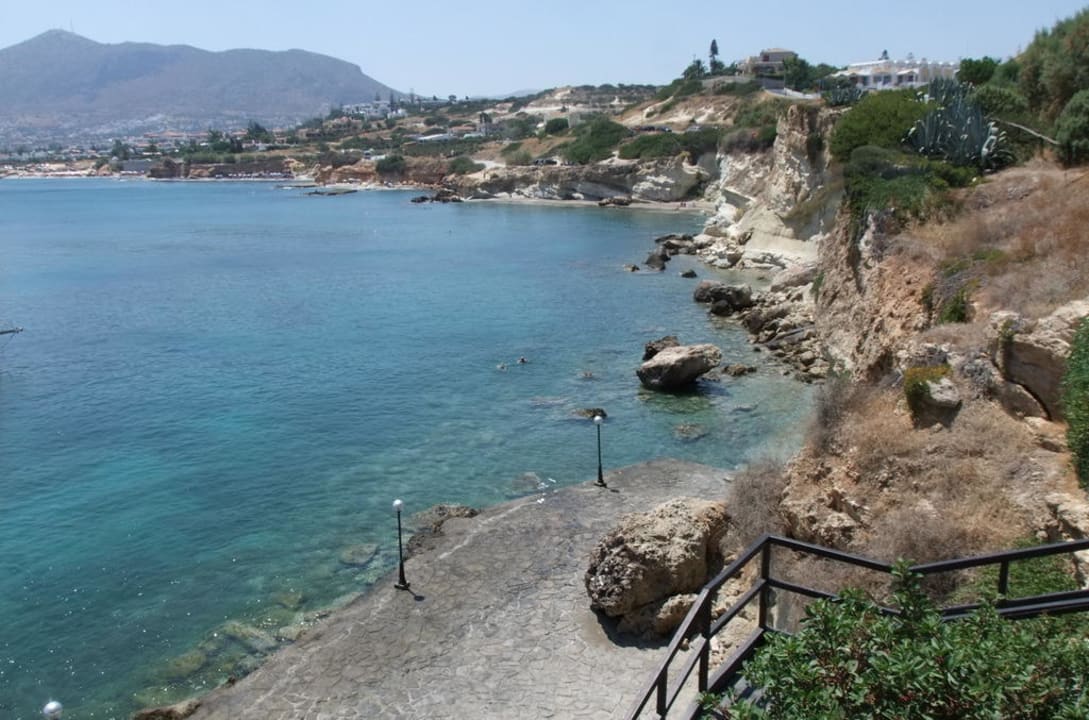 Piękna zatoczka za tawerną Knossos Royal