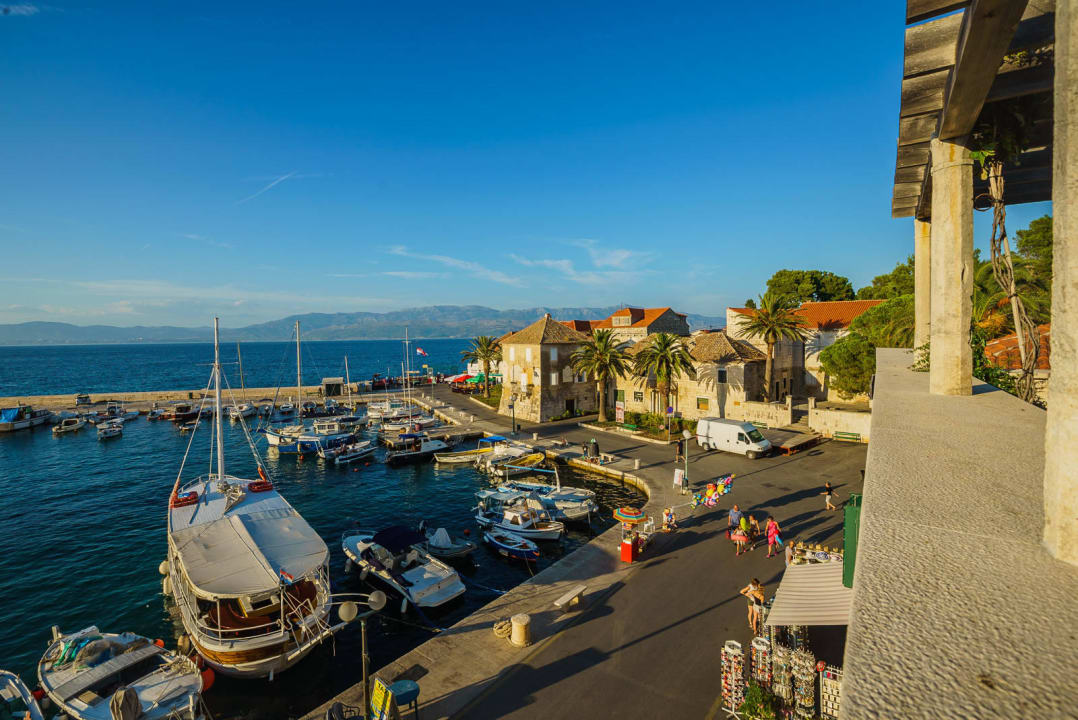 View on the harbour of Sutivan Hotel Lemongarden